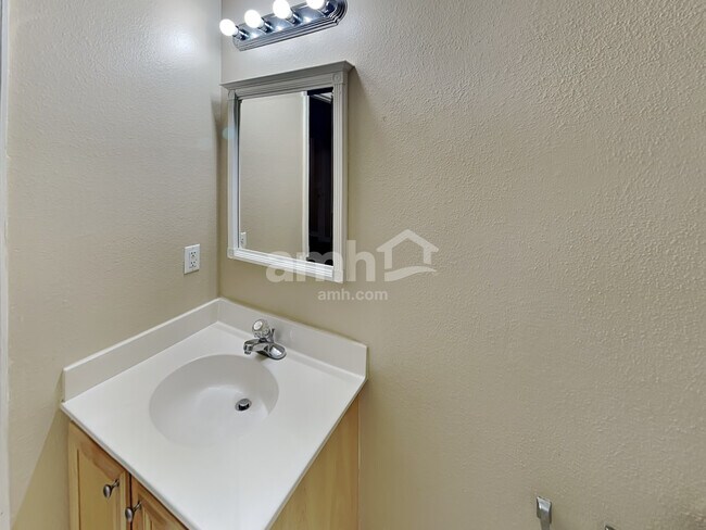 Building Photo - 10424 Frog Pond Dr