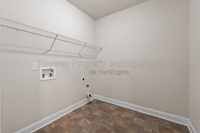 Building Photo - 135 Beallwood Dr