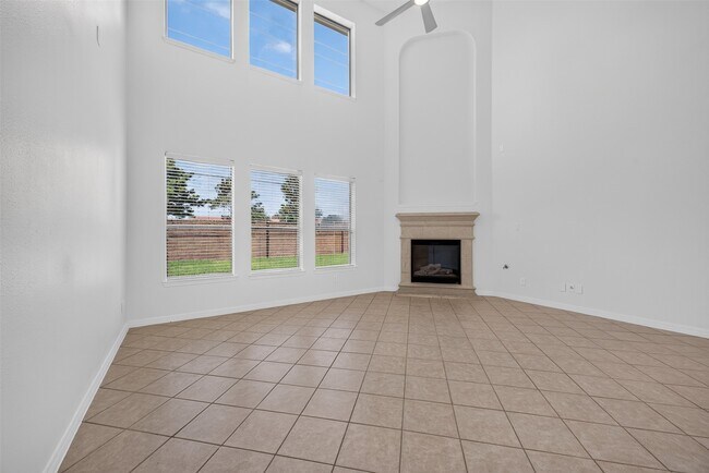 Building Photo - 24542 Bella Veneza Dr
