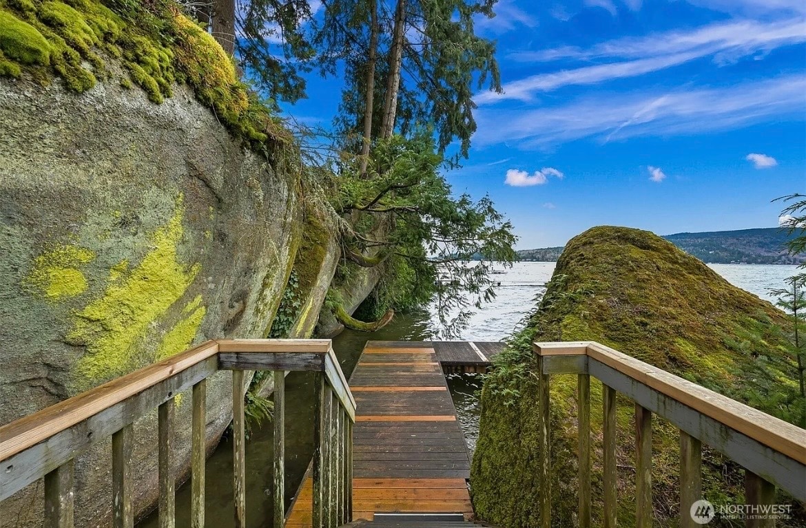 Building Photo - 2562 Lake Whatcom Blvd