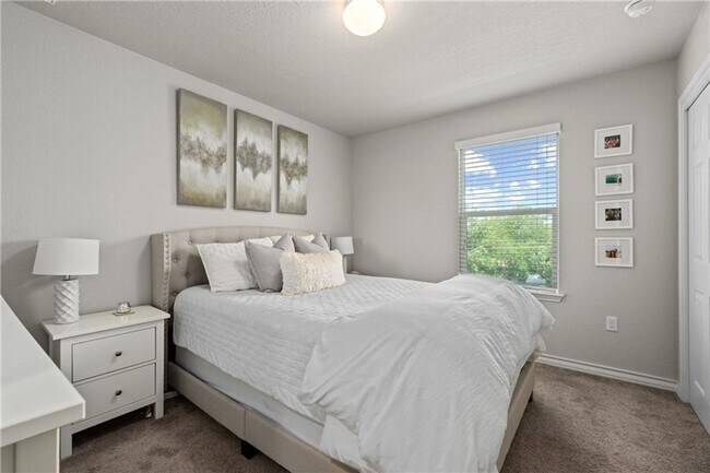 Building Photo - Newly Constructed, 4 BR / 3 BA Home - 2 Car Garage - Pool - Close to Mueller