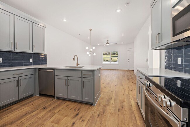 Building Photo - Brand New Duplex in Fayetteville!