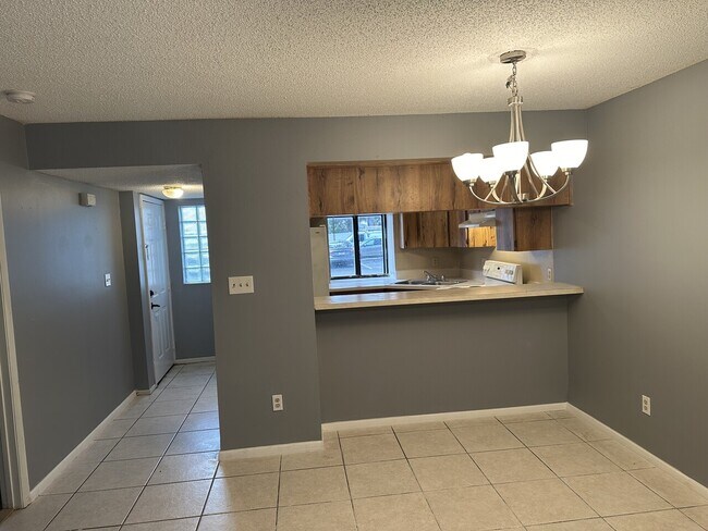 Building Photo - 537 Trellis CT