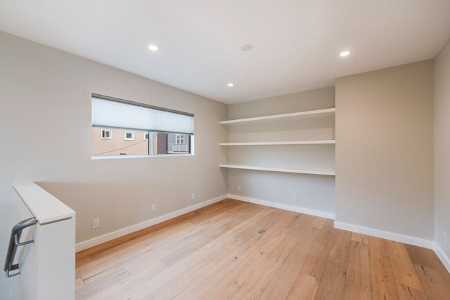 Building Photo - 420 28th St