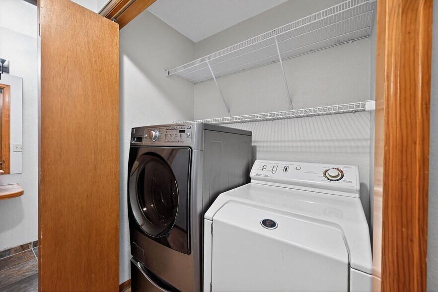 Building Photo - 4822 W 69th Dr