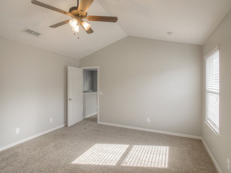 Building Photo - 3813 Pyrite Dr