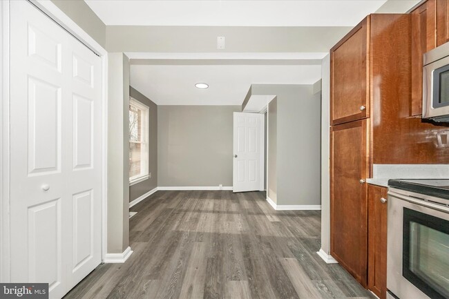 Building Photo - 114 Colony Ct