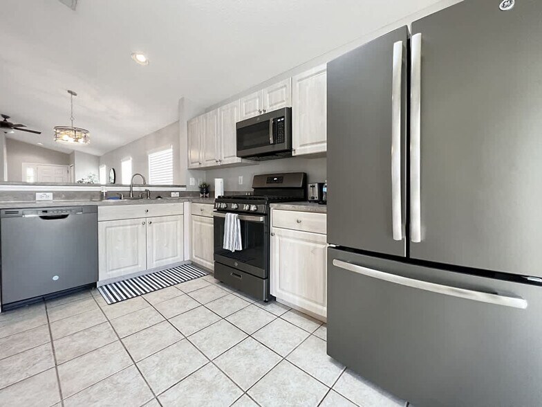 Building Photo - 24604 Siena Dr