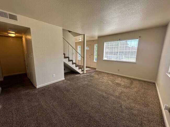 Building Photo - 1805 Chesapeake Ave