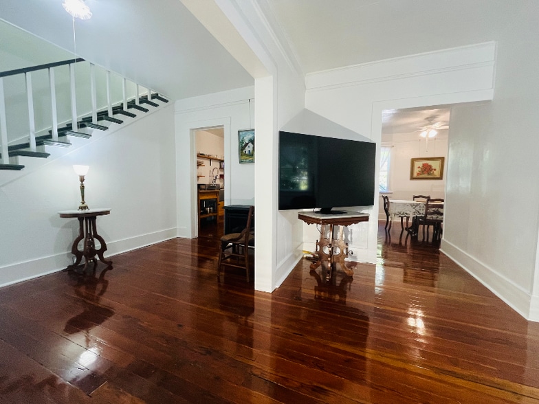 Building Photo - 1124 NW 4th St