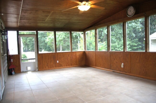 Building Photo - 11106 Knight Castle Dr