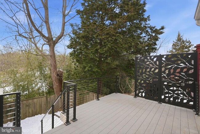 Building Photo - 2028 Tunlaw Rd NW