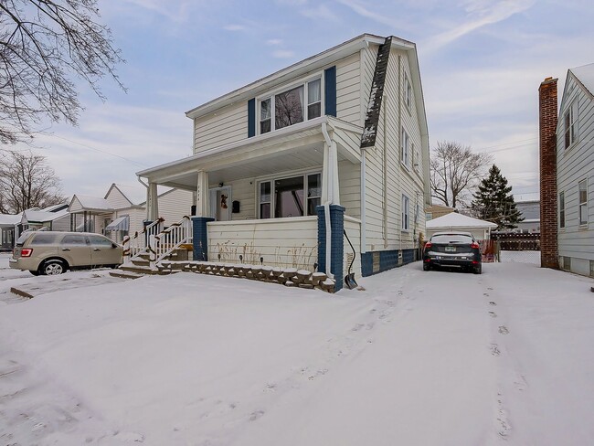 Building Photo - Fully Remodeled 2-Bed Home in Dearborn!