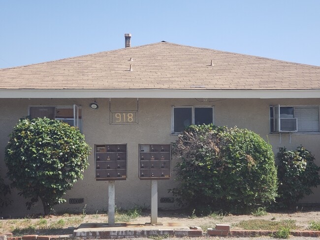 Building Photo - 918 W Huntington Dr
