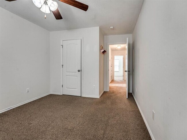 Building Photo - Home in gated community