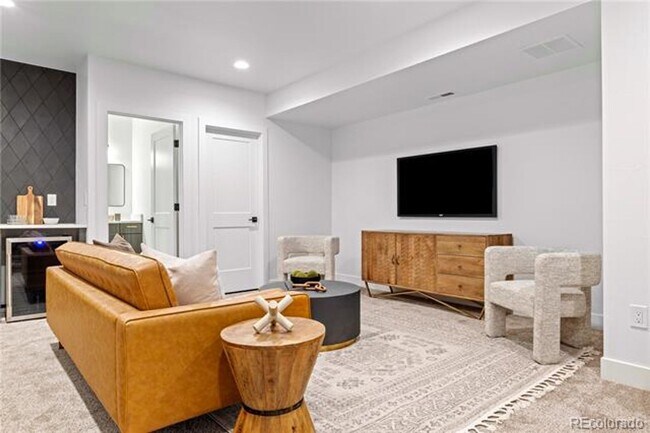 Building Photo - First Month on Us!  Gorgeous Contemporary ...