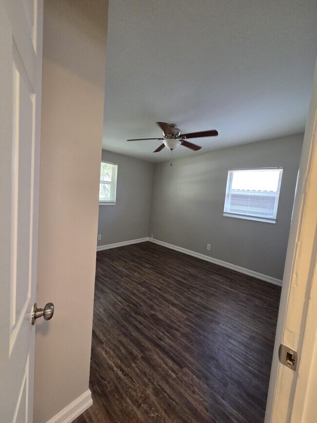 Building Photo - 3818 Everglades Rd