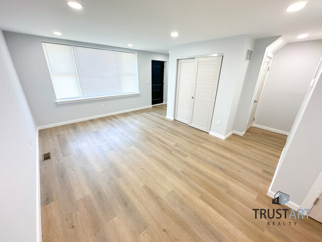Building Photo - 3 bed/2.5 bath House in North East Philade...