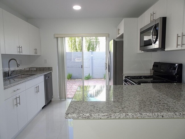 Building Photo - 7921 SW 152nd Ave