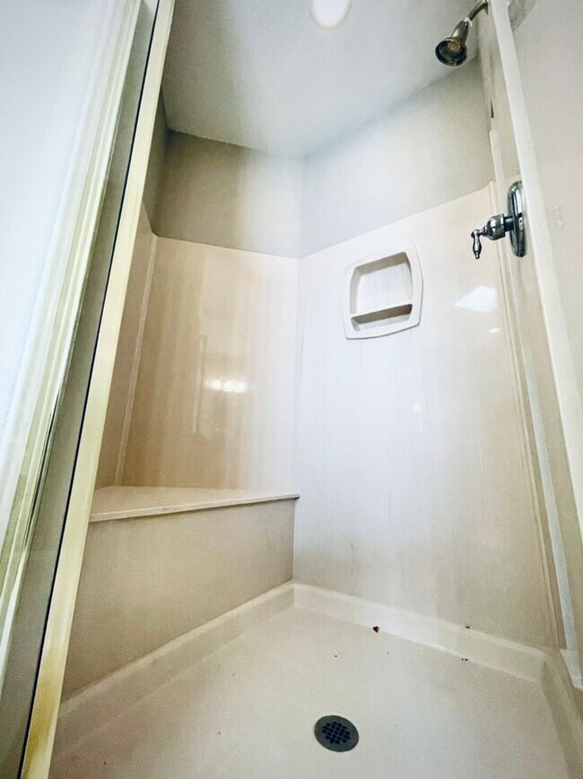 Building Photo - AMAZING SINGLE STORY HOME IN “AGE RESTRICT...