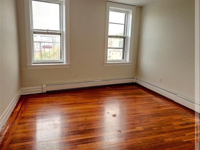 Building Photo - 240 Sip Ave