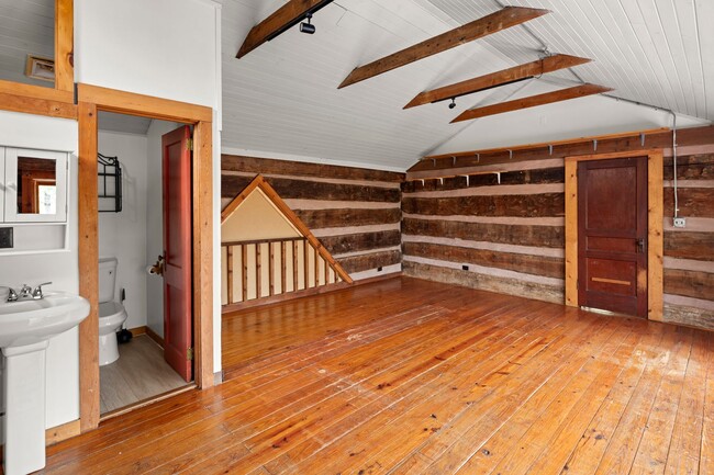 Building Photo - Sovereign Oaks Cabin