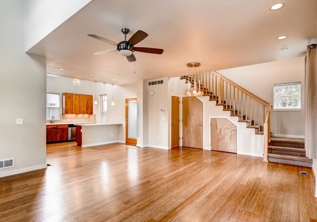 Building Photo - 1 bed 1.5 bath Stand Alone Townhome.  Available For Move-In Anytime Between March 15 - May 1st.