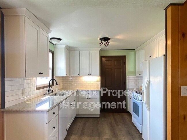 Building Photo - 1410 SE Powell Way