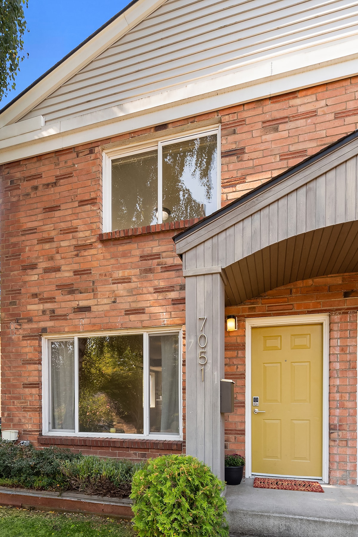 Side by side configuration - nobody above or below - it adds to privacy and reduces sound. - 7051 8th Ave NW