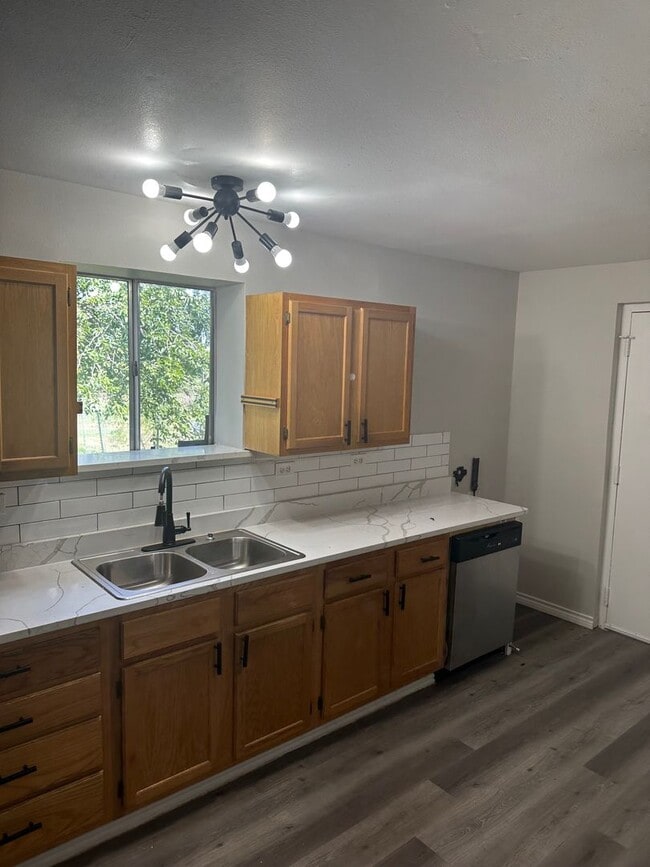 Building Photo - 8280 S State Hwy 78