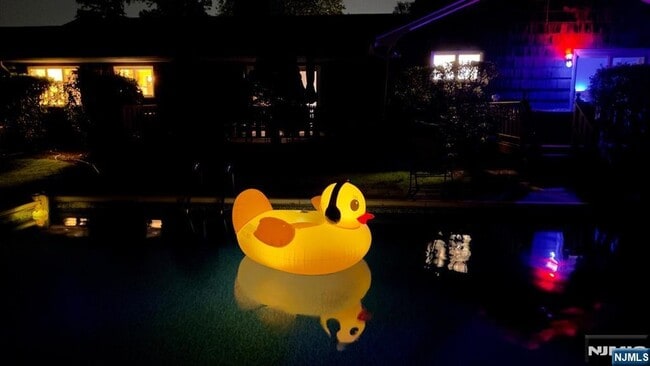 Building Photo - 24 Drake Ln