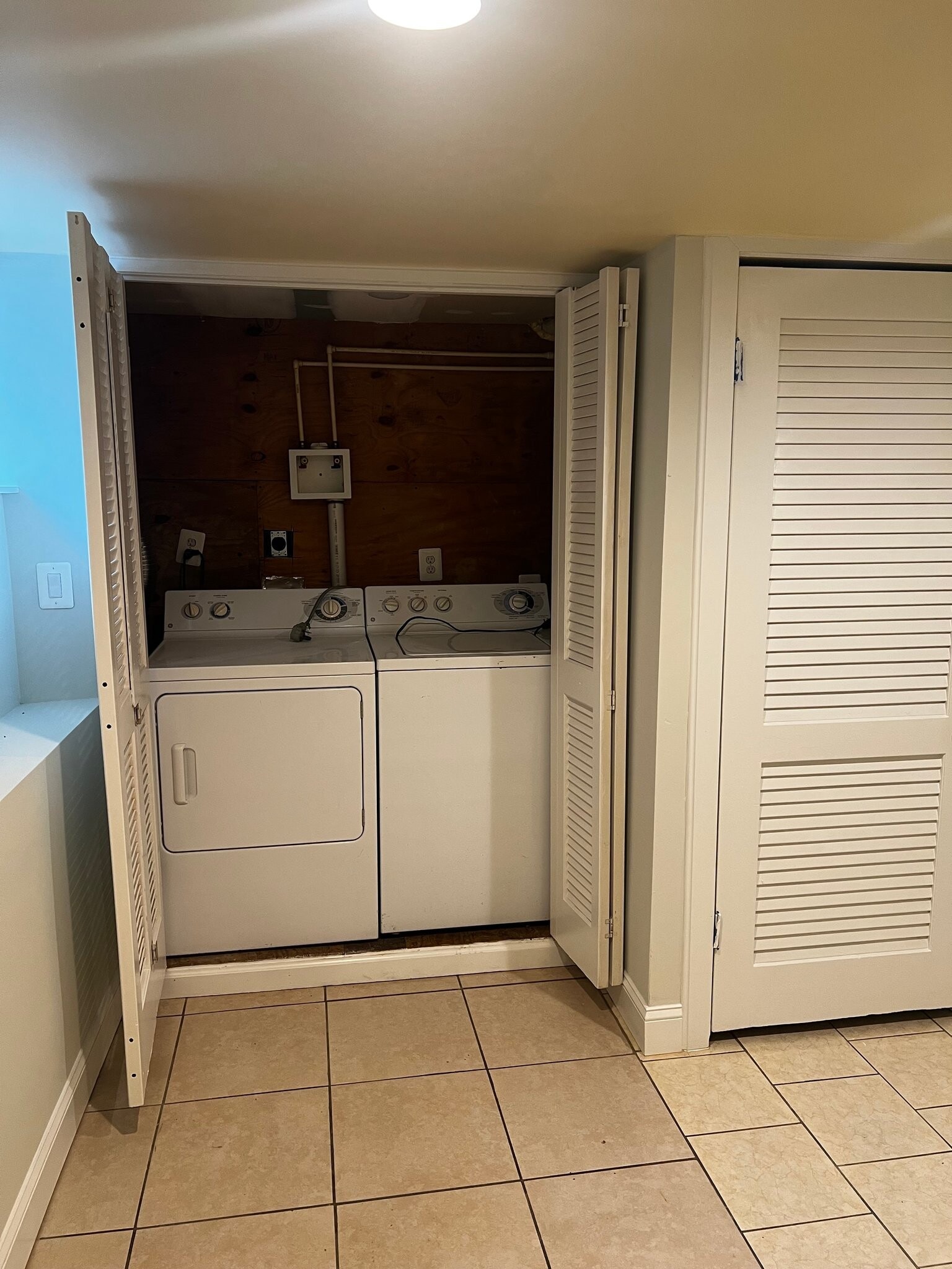 Building Photo - 5405 Quintana St