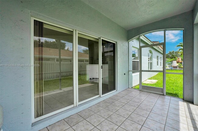 Building Photo - 10660 SW 20th Ct