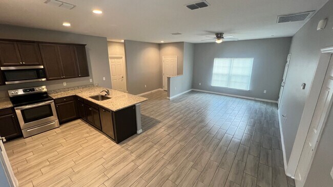 Building Photo - Incredible 3 Bedroom, 2 Bathroom Home in Palm Bay!!