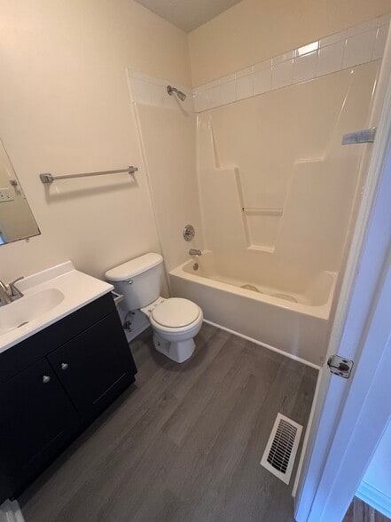 Building Photo - 885 Ridge Rd