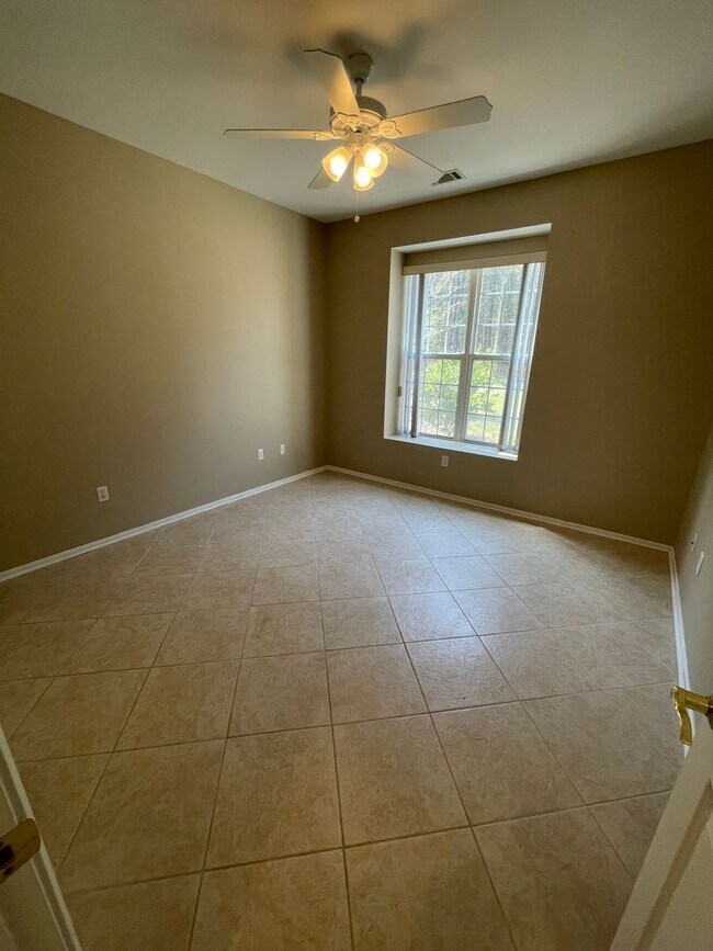 Building Photo - Unfurnished, Long Term Rental in Sun City!