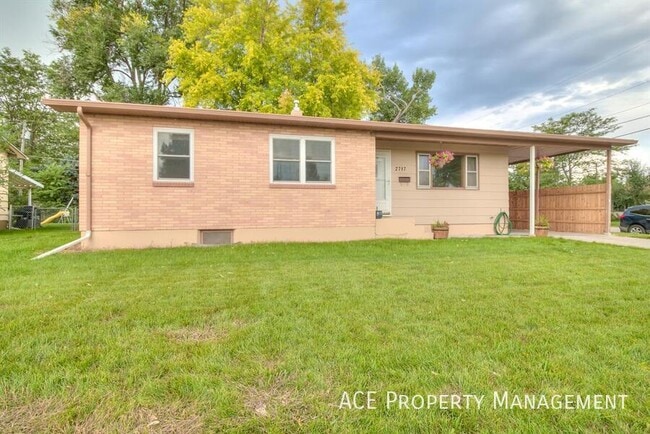 Building Photo - 2717 Lawndale Dr