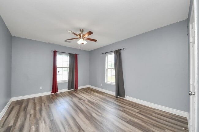 Building Photo - 221 3rd St N