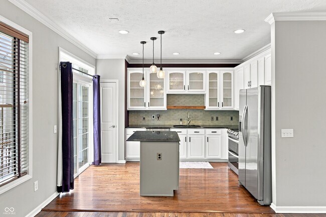 Building Photo - 353 Autumn Dr