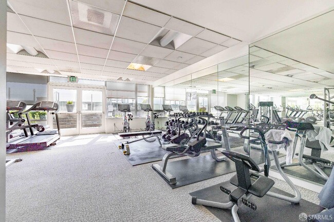 Building Photo - 501 Beale St