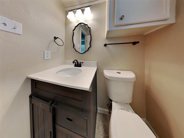 Building Photo - 3411 Old Oaks Dr