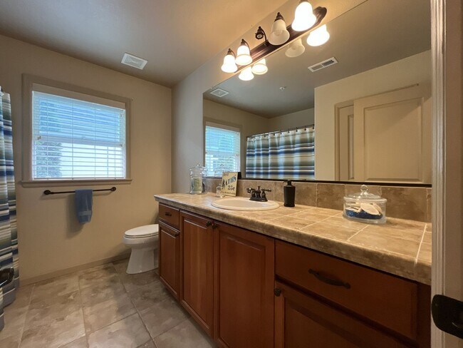 Building Photo - Charming 3 Bedroom Villebois Home with Loft, A/C, Designer Finishes and Community Pool!