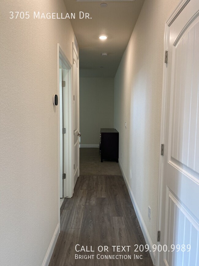 Building Photo - 3705 Magellan Dr