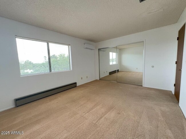Building Photo - 4221 Plaza Oro Loma