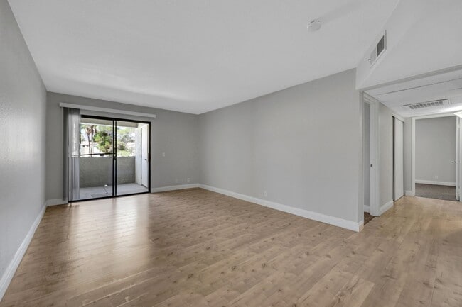 Building Photo - Upgraded 2 bedroom in gated community