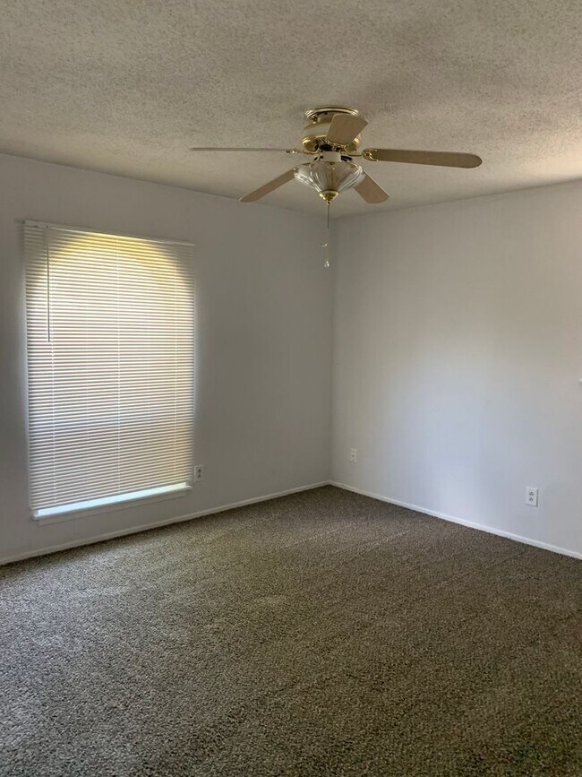 Building Photo - 5114 Chisholm Trail