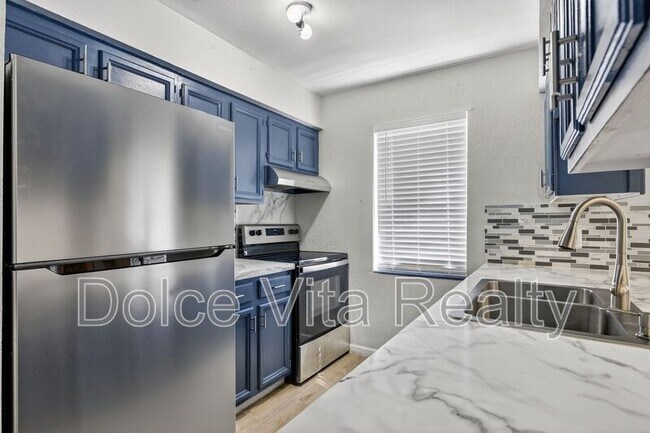 Building Photo - 2113 Gull Ave