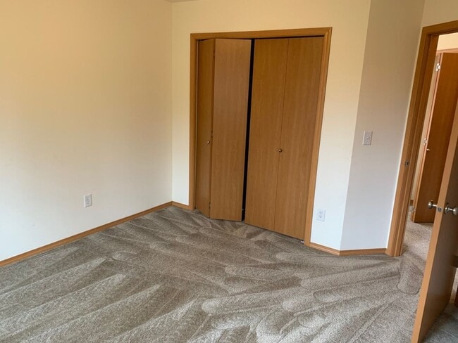 Building Photo - Beautiful 3-bd, 2.5-bath house The Ridge in Kent.