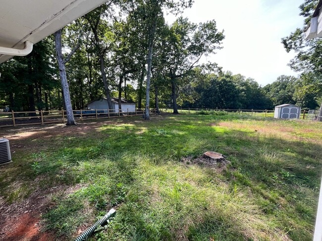 Building Photo - Gorgeous 3 bedroom, 2 bathroom brick home ...