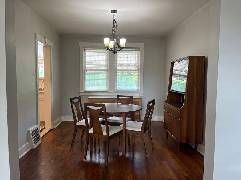 Building Photo - 516 Belgreen Pl